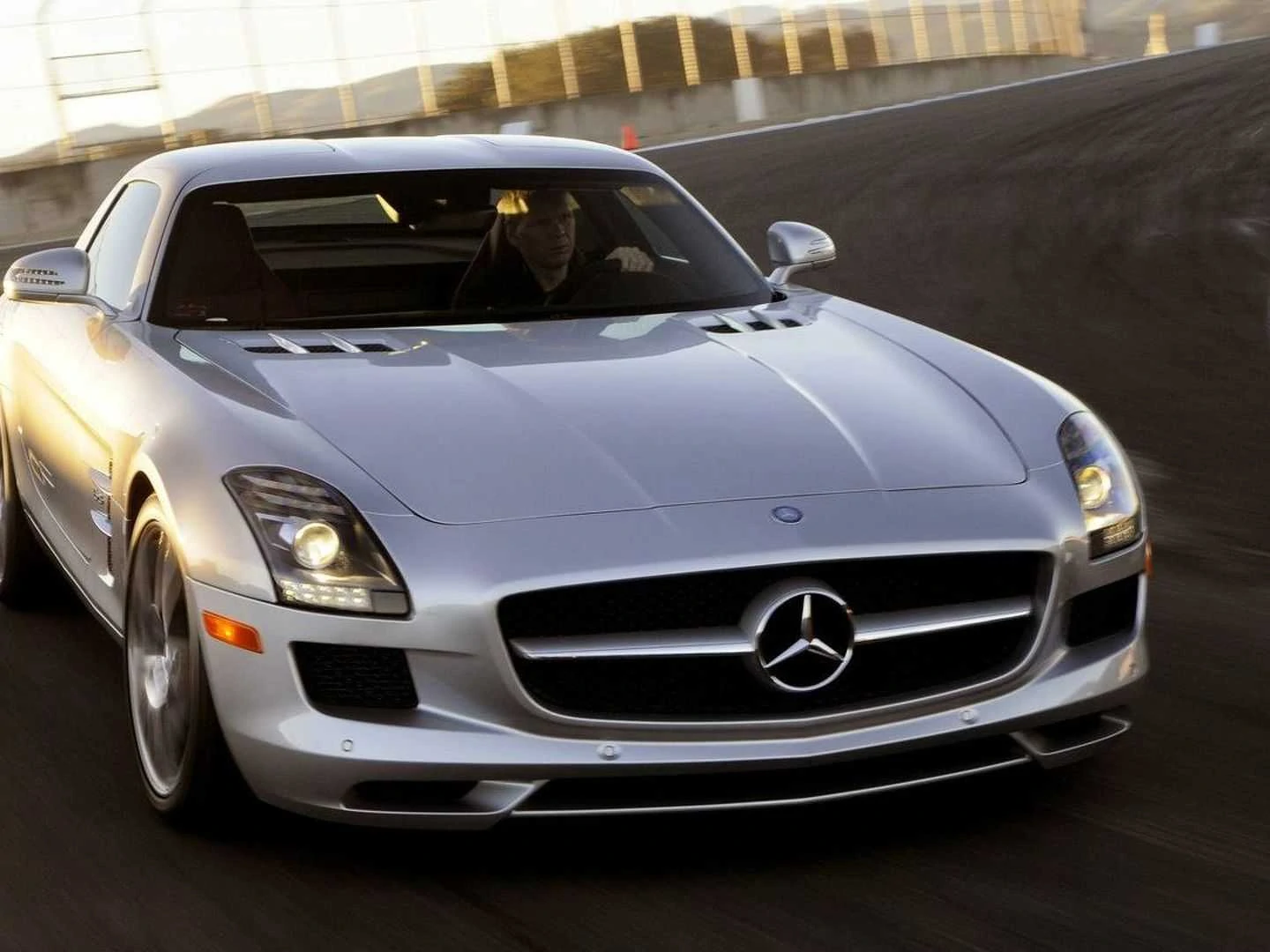 Mercedes - Full Body