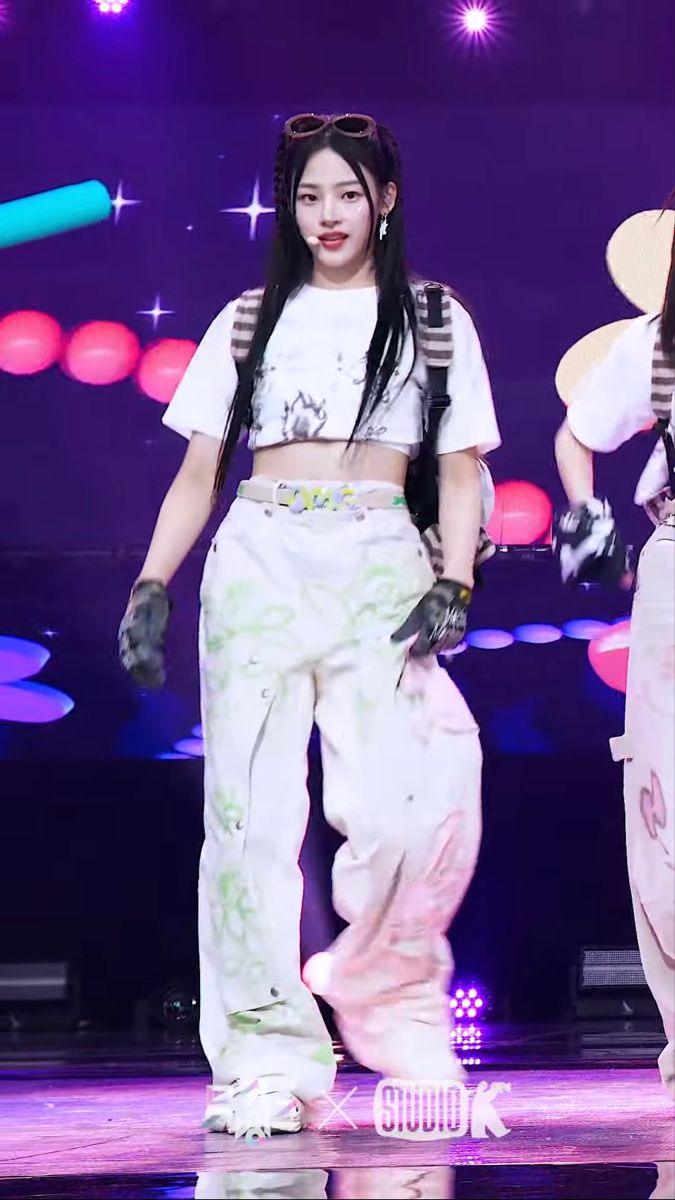 Minji - Full Body